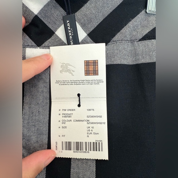 Burberry Golf Plaid Pleated Skort size 6, New With Tags attached - Picture 4 of 11